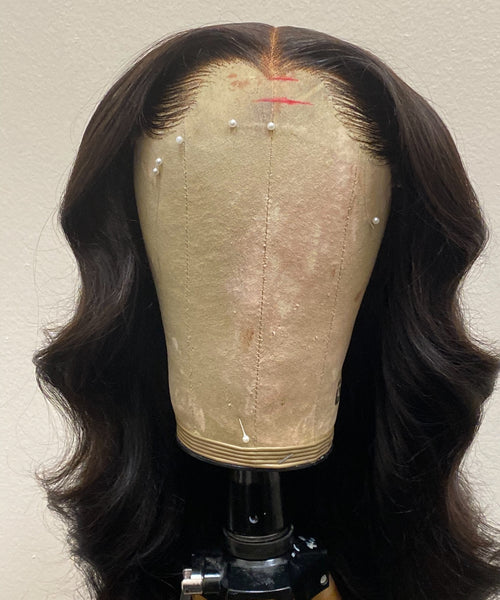 Frontal wig construction with customized hairline
